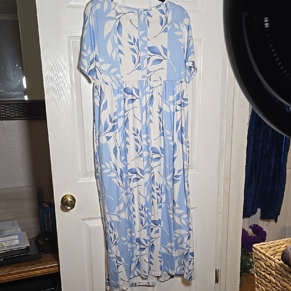 Blue and White Leaf Print Maxi Dress - Picture 5 of 7
